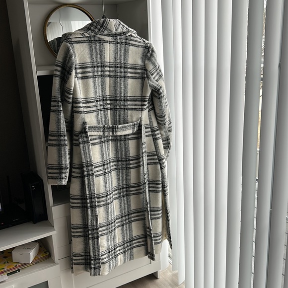 Tahari Ava Coat - Picture 4 of 4